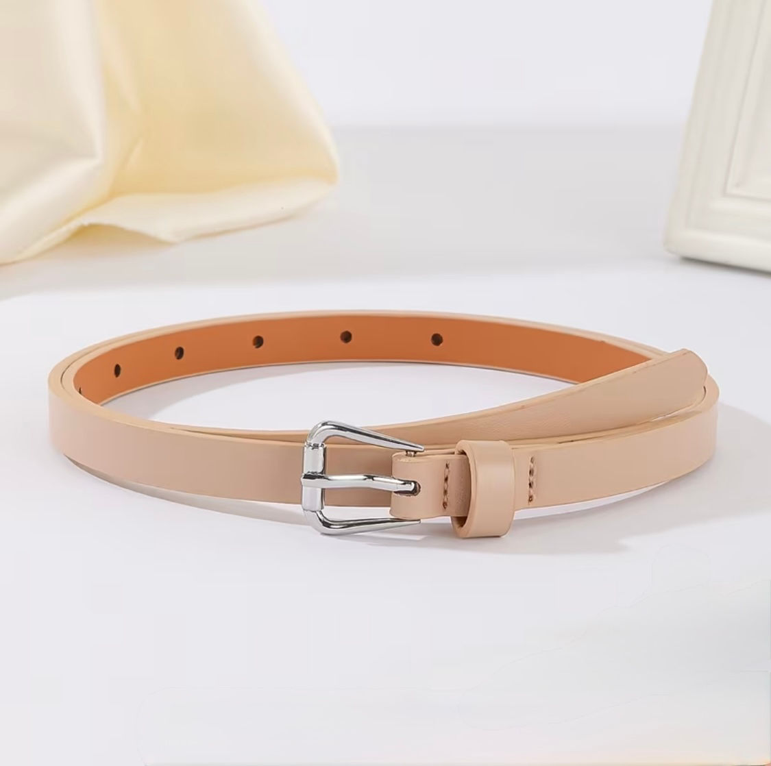 Damen-Gürtel in Beige mit silberfarbener Schnalle