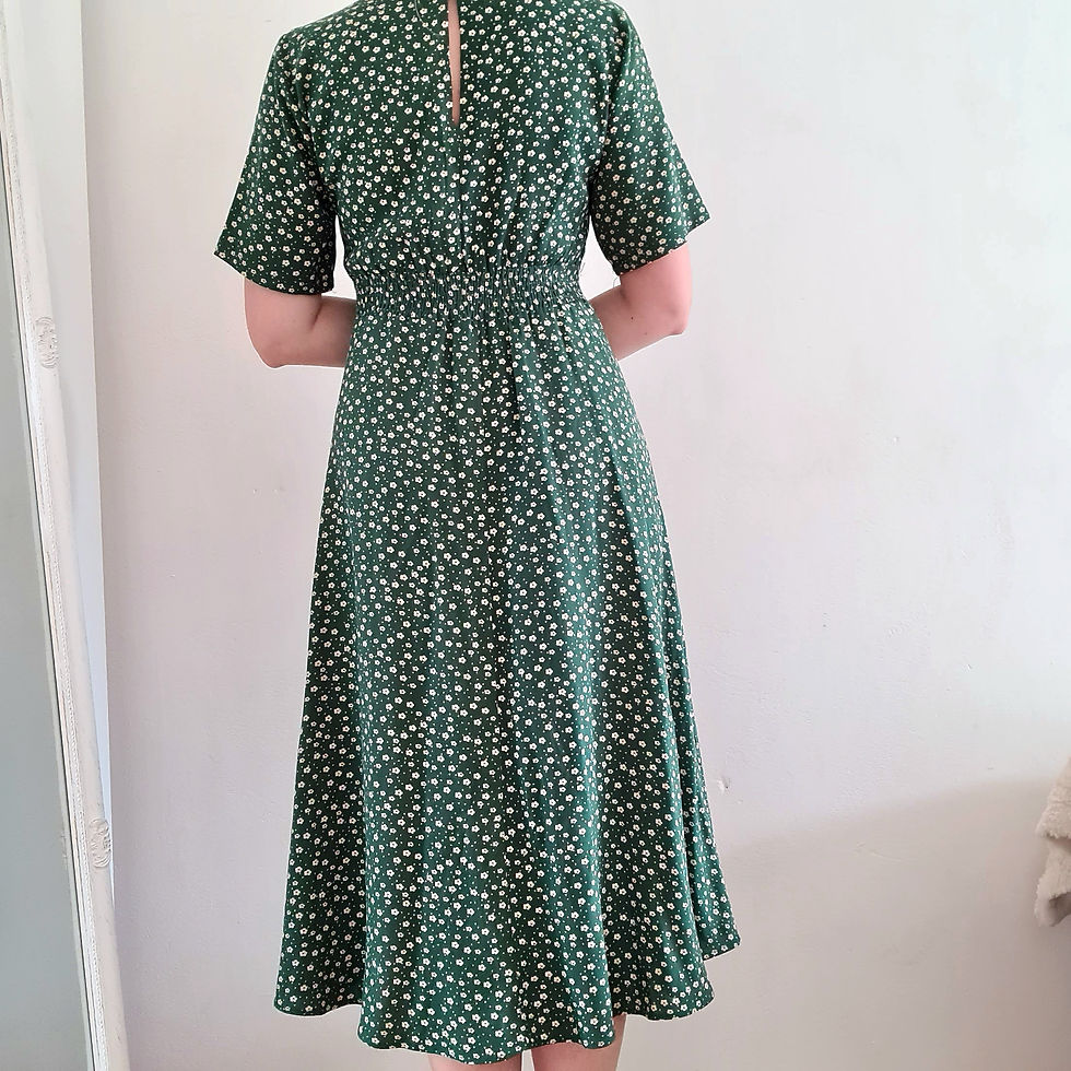 Miniaturbild: Viskosekleid grün mit weißen Blümchen 