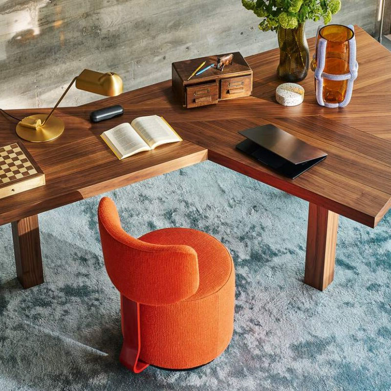 Thiết kế bàn Ventaglio của Charlotte Perriand, tái hiện hình ảnh chiếc quạt qua 14 thanh gỗ
