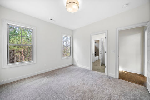 20SE bedroom.jpg