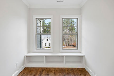 20SE window seat.jpg