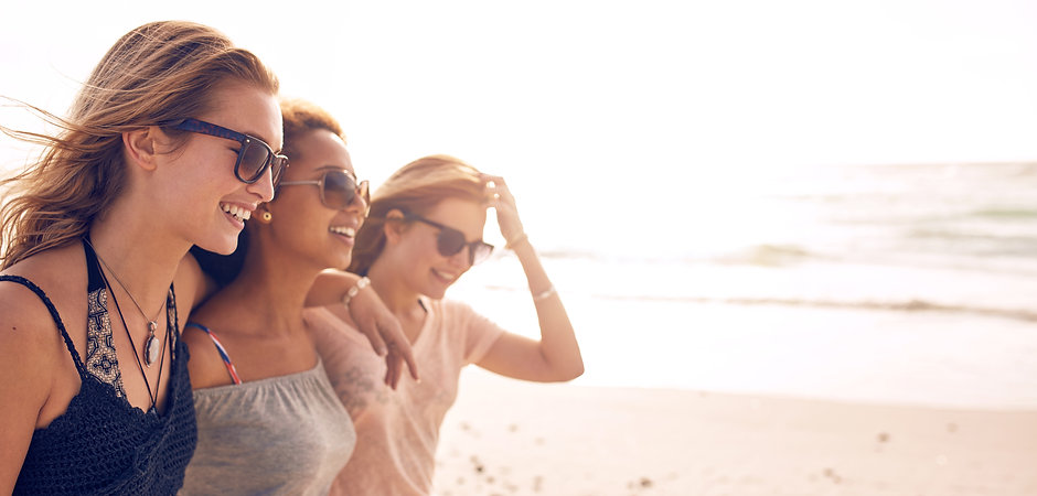 girlsonbeach.jpeg