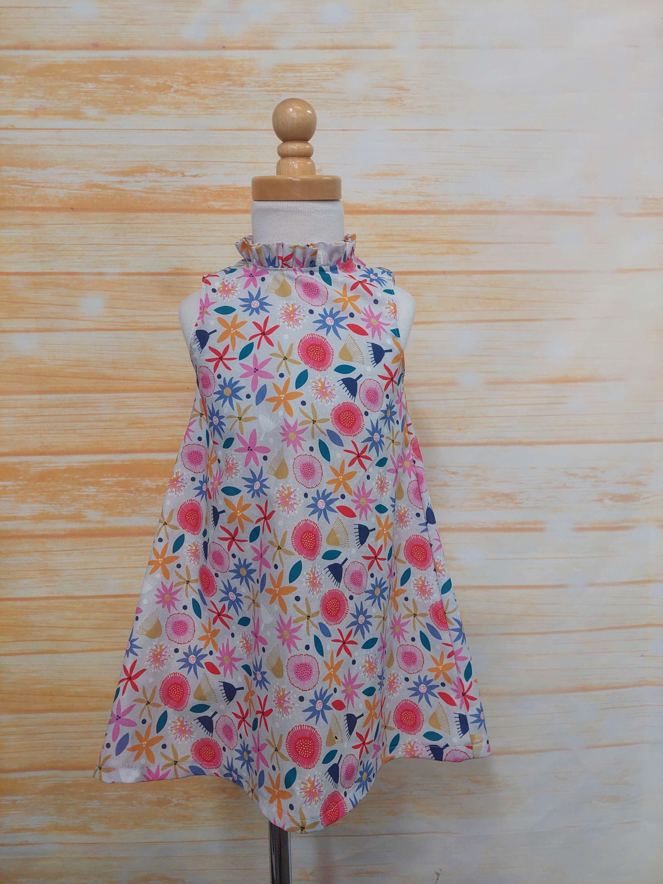 Abbey Dress Australian Flora on Grey Size 4