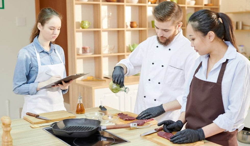 Nghề đầu bếp ở Mỹ: Mức lương, cơ hội định cư và kỹ năng cần có để thành công