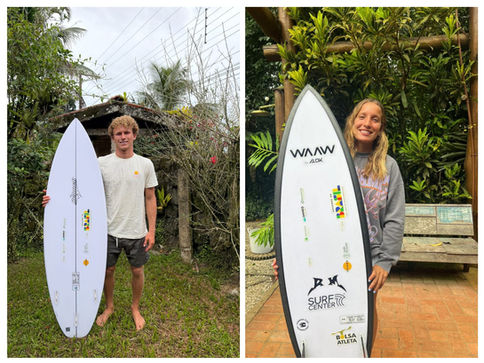 Garoto e garota com prancha de surfe