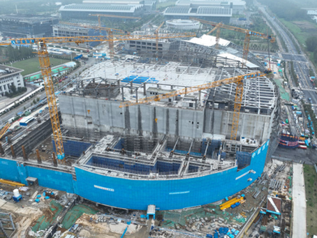 China’s nuclear sector is accelerating, with capacity to build 50 reactors simultaneously. It aims to surpass U.S. nuclear capacity by 2030. Currently, 60 reactors operate, 36 are under construction, and 16 newly approved. Capacity is projected at 125GW soon, reaching 200GW by 2040. Investments hit 161 billion yuan in 2025, expanding Hualong One and next-generation technologies.