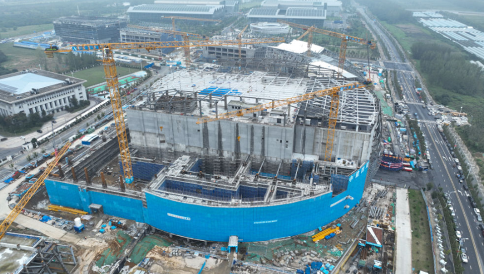 China’s nuclear sector is accelerating, with capacity to build 50 reactors simultaneously. It aims to surpass U.S. nuclear capacity by 2030. Currently, 60 reactors operate, 36 are under construction, and 16 newly approved. Capacity is projected at 125GW soon, reaching 200GW by 2040. Investments hit 161 billion yuan in 2025, expanding Hualong One and next-generation technologies.