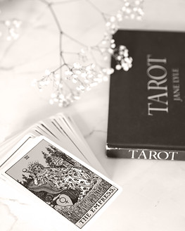 nadja-voyante_consultations-voyance-marseille-par-telephone_tarot