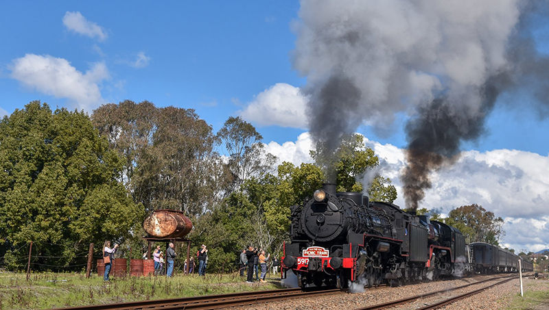 2-LOCOS.jpg