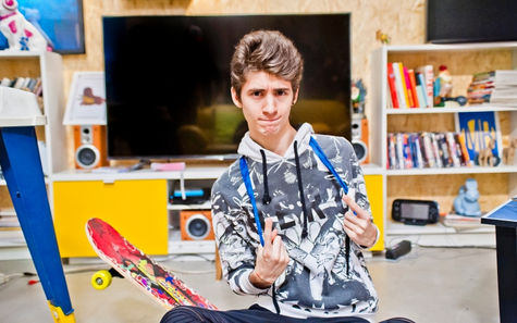 Sky Uno: Intervista a Favij, a.k.a. Lorenzo: gamer, youtuber e ora #SocialFace