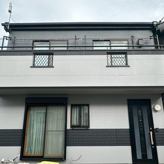 三種類のグレーの外壁