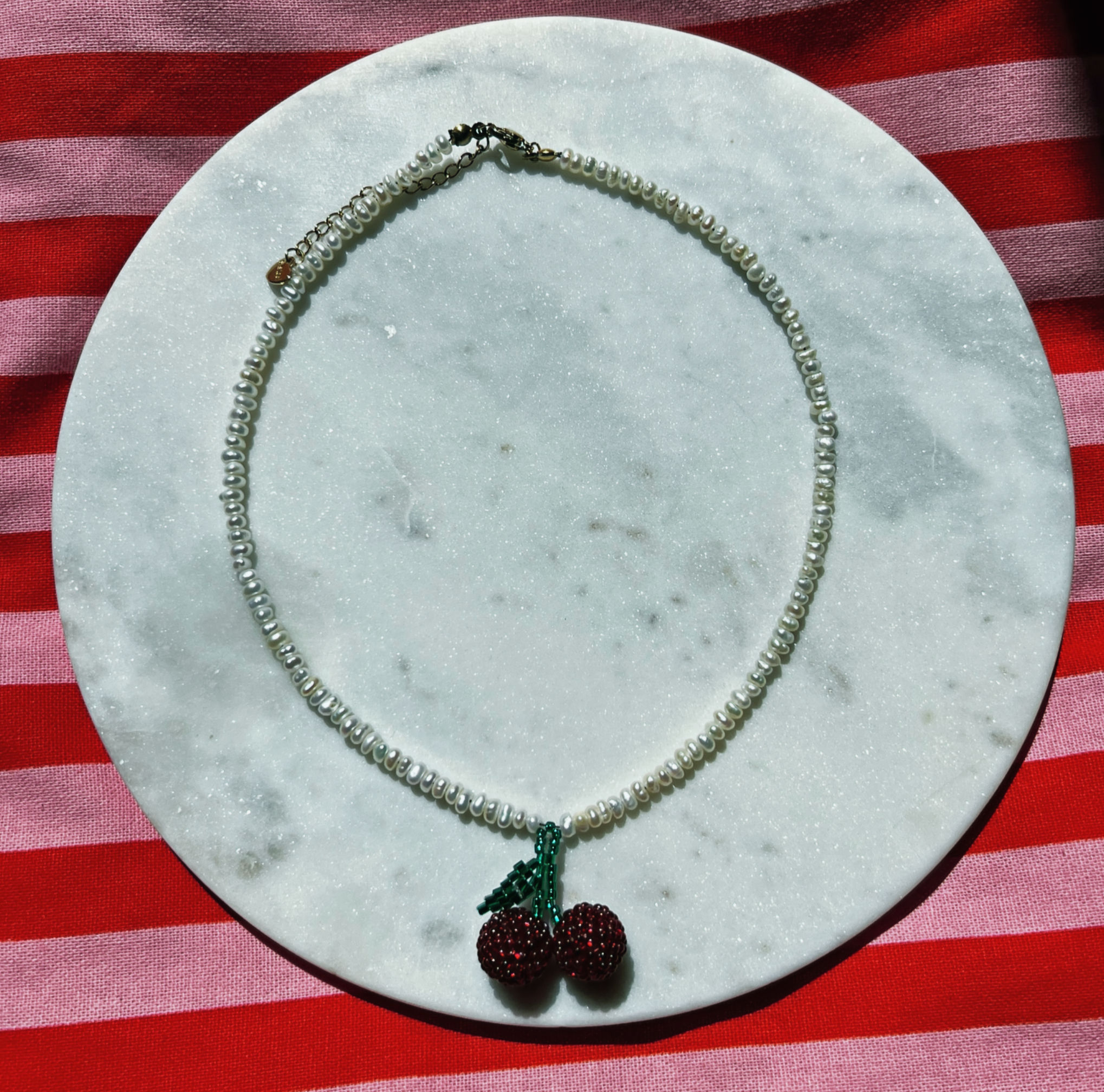 Bita śmietana z wisienkami