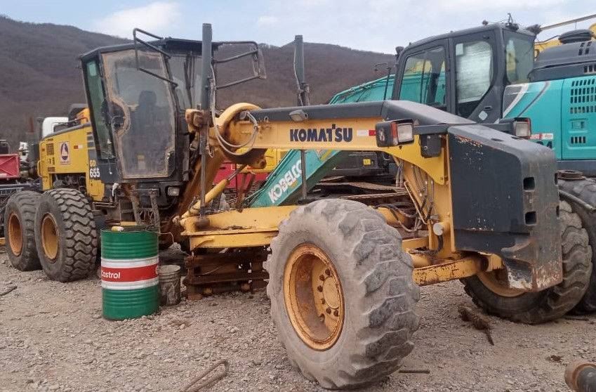 Motoniveladora Komatsu GD655-5 USADA - NORTMEQ (02).jpg