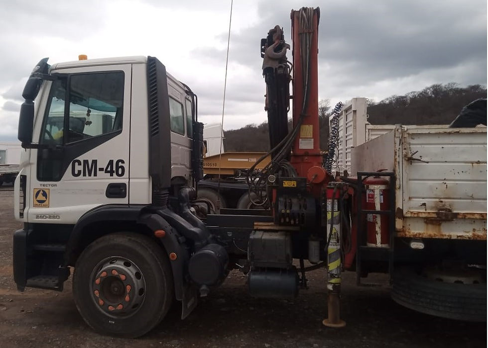 Camion Iveco Tector 240 E28 6x2 (con hidrogrúa) 02.jpg