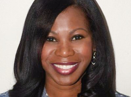 Lisa headshot photo1_edited.jpg