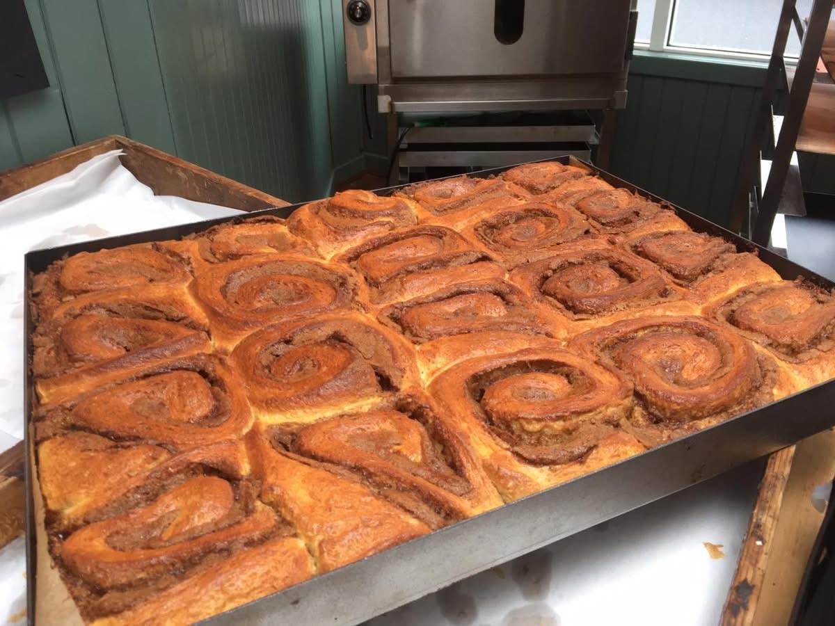 Cinnabun Sunday Morning at The Old Pier Cafe — 25 Oct 26 — The Old Pier Cafe