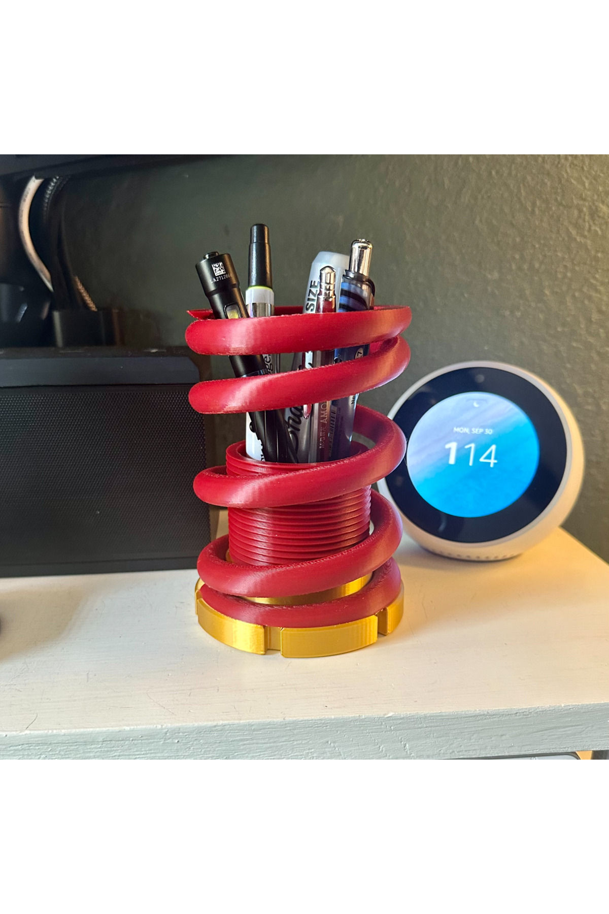 Süspansiyon Tasarımlı Kalemlik – Spiral Masa Üstü Düzenleyici