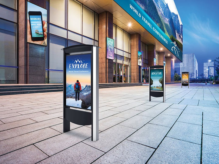 Outdoor_Digital_Signage_Application_Image_Retail_1024x.jpeg