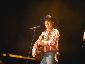 Zach Top Extends “Cold Beer & Country Music” Tour, Bringing a Red-Hot Summer Run to Fans Nationwide