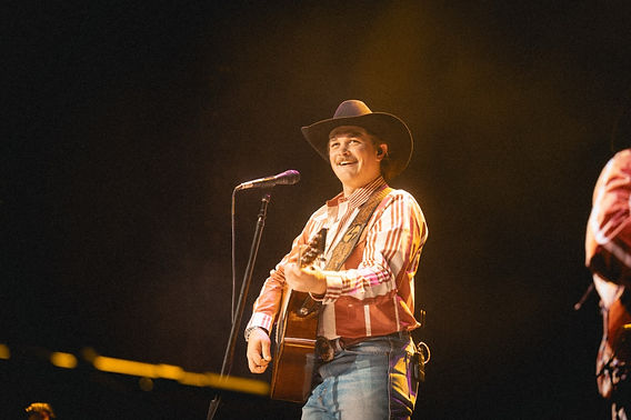 Zach Top Extends “Cold Beer & Country Music” Tour, Bringing a Red