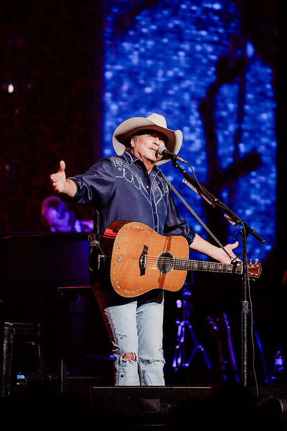 The End of an Era: Alan Jackson's Emotional Farewell to the Road!