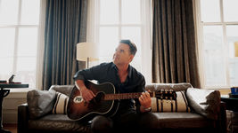 David Nail Opens Up About Flowers, Grief, Fatherhood and Finding Peace in Country Music {EXCLUSIVE INTERVIEW}