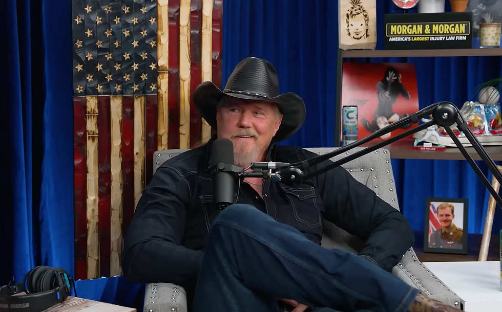Trace Adkins Says Men Who Wear Sandals Are “Worthless,” And Somehow Blake Shelton Started It