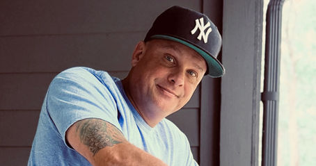 Matt Warren Lets Storytelling Soar on Soul-Stirring New EP Heartbreak Superstar