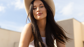 “Kacey Musgraves Announces ‘Middle of Nowhere’ Album, Teams Up With Miranda Lambert & Willie Nelson