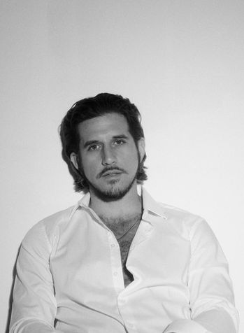 Carson Beyer Kicks Off 2026 With a Two-Song Statement, Blending Viral Pop Culture and Country-Heart Originals