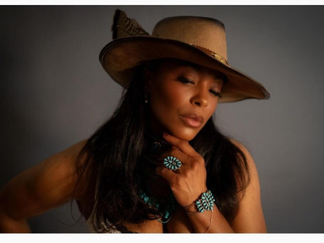 All Country News First Listen. Redd Faye Turns Heads With Fearless Debut “Everyone But Me”