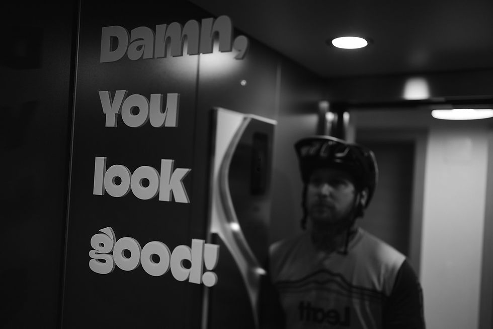 Guest with bike helmet in the mirror, basecamp feeling in the crew flat at Hotel Collina Nauders, © karinpasterer.com