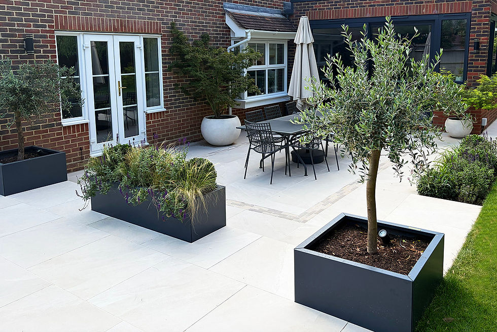 Contemporary patio in split levels for dining and relaxing