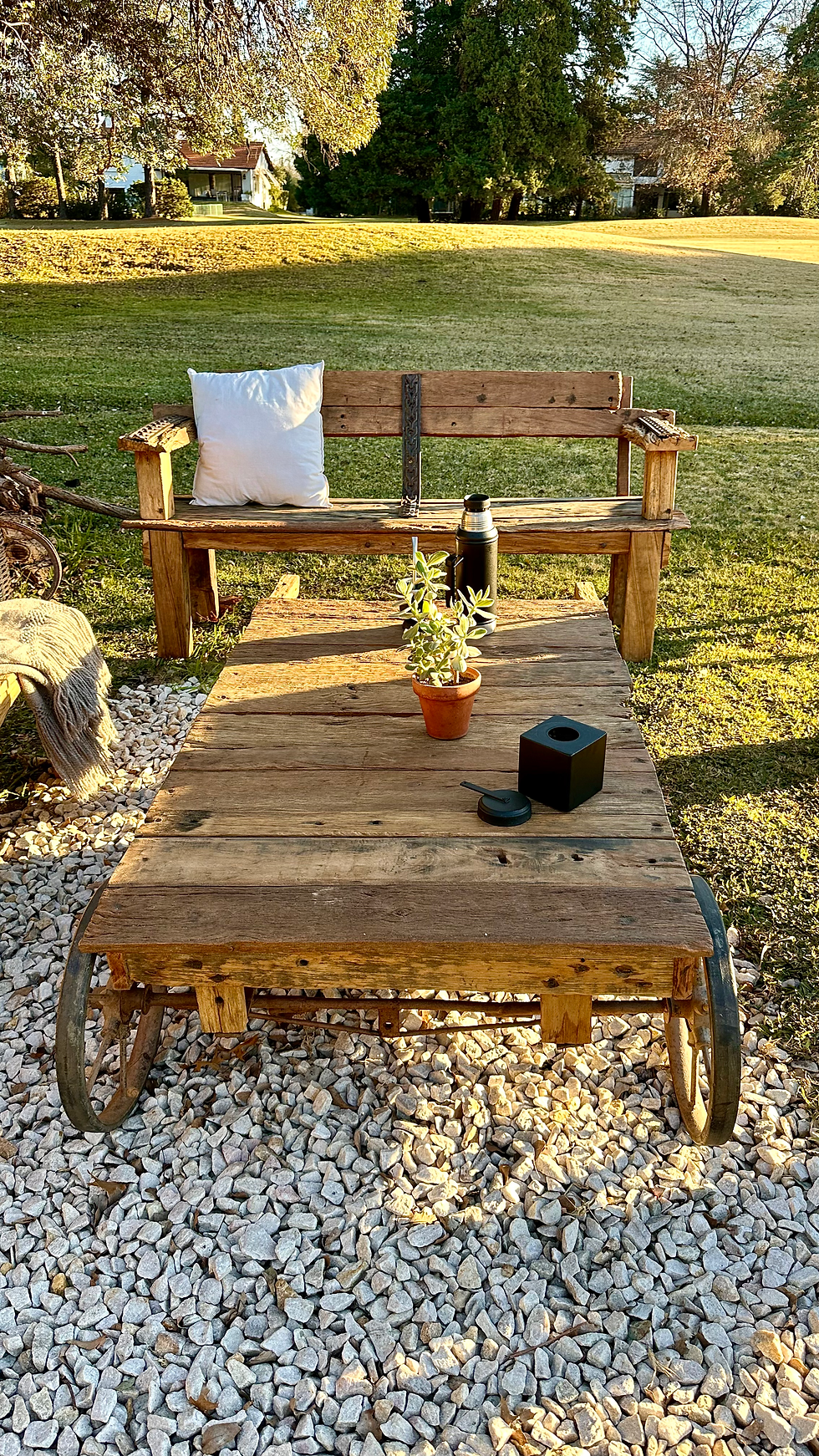 Miniatura: MESA BAJA RODANTE LAPACHO Y ANCHICO 130