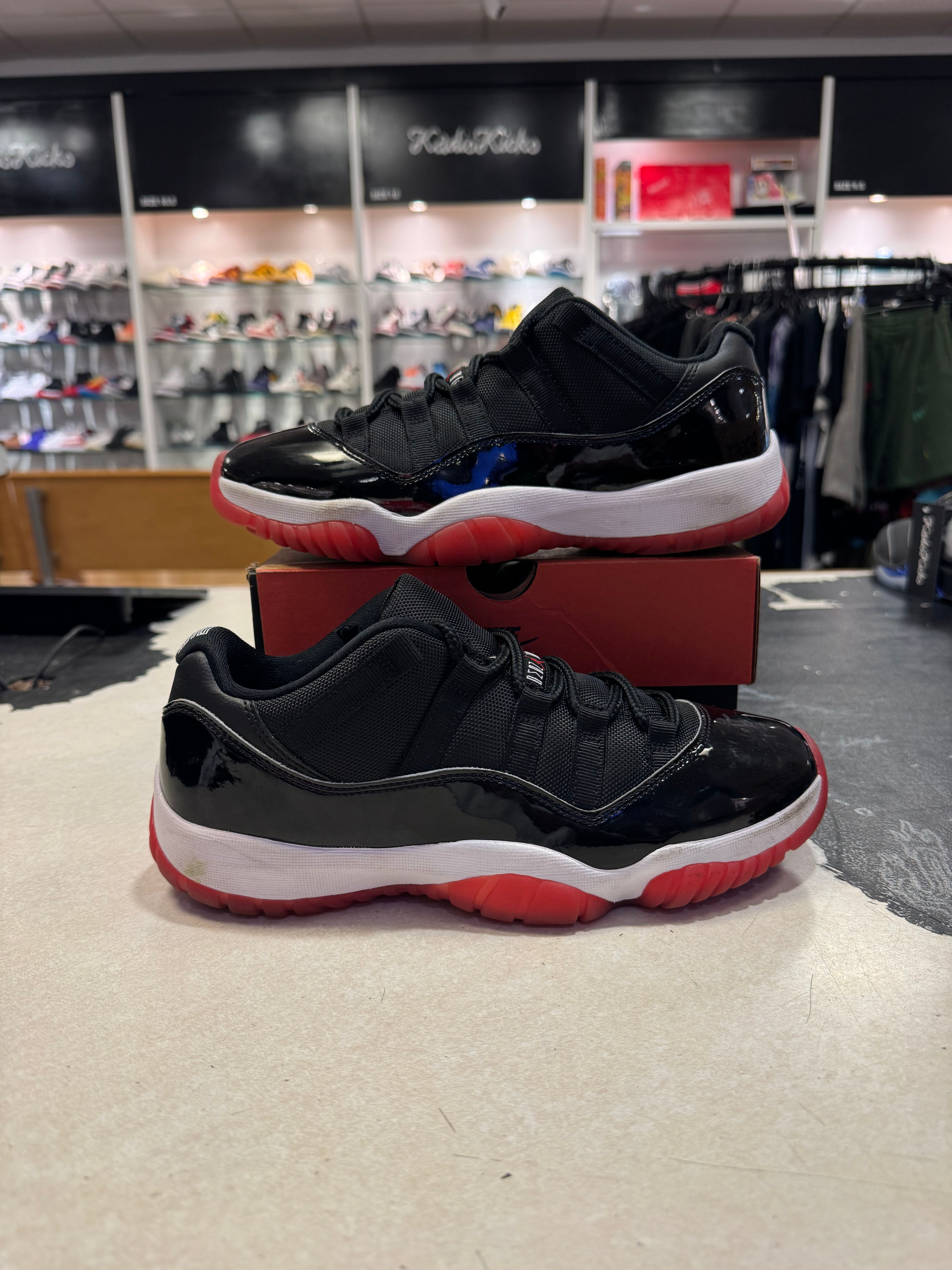 USED Jordan 11 Low “Bred” size 7.5