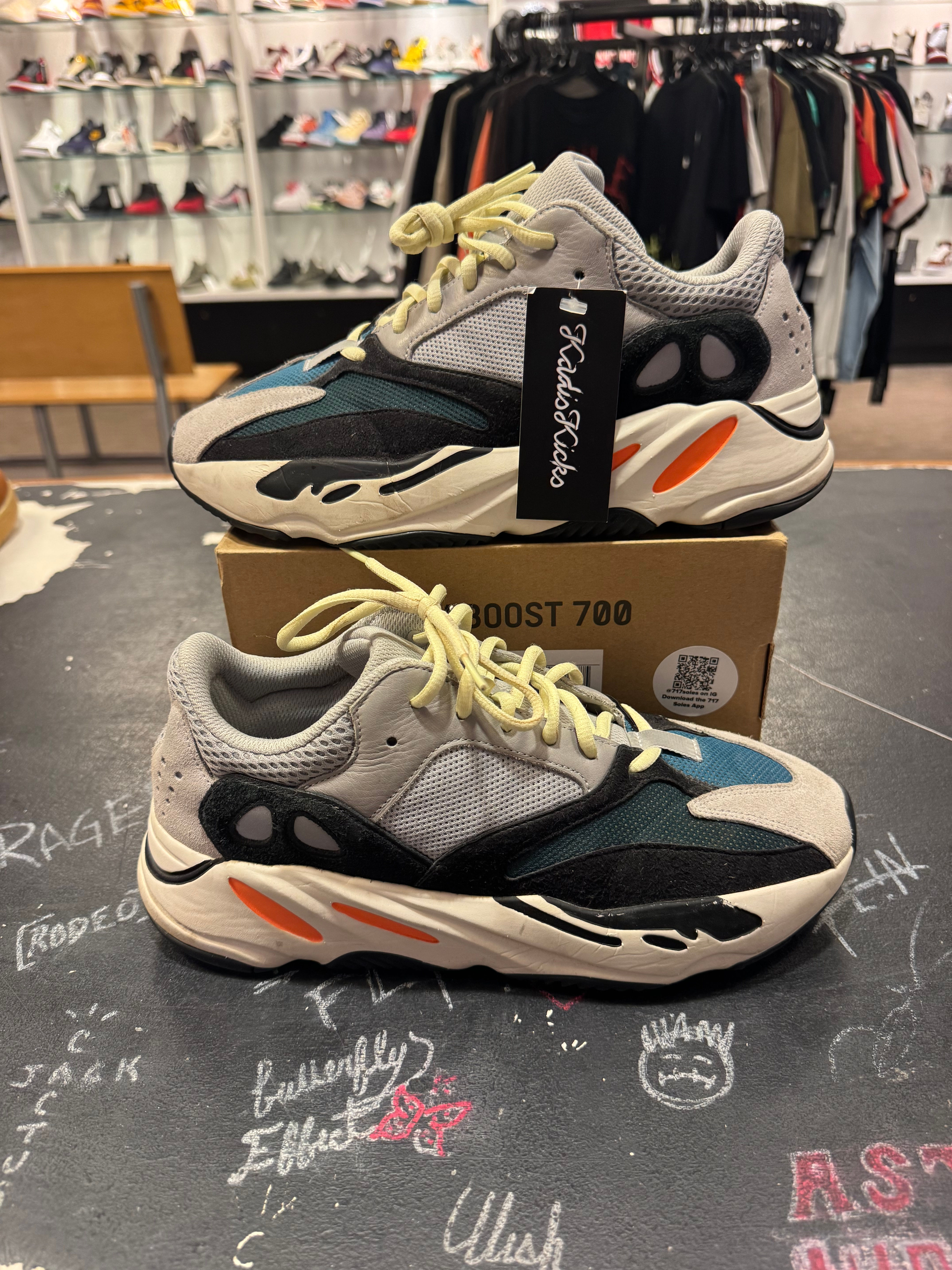 USED Yeezy 700 “Wave Runner” size 10
