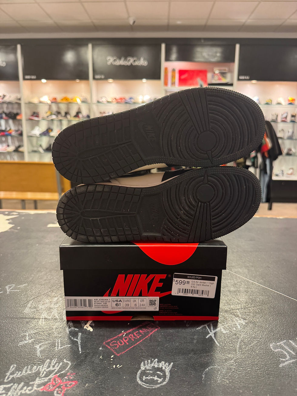 Thumbnail: USED Jordan 1 “Mocha” size 6.5y 