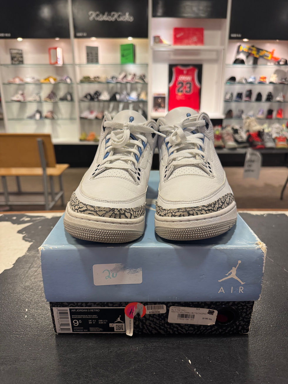 Thumbnail: USED Jordan 3 “UNC” size 9.5