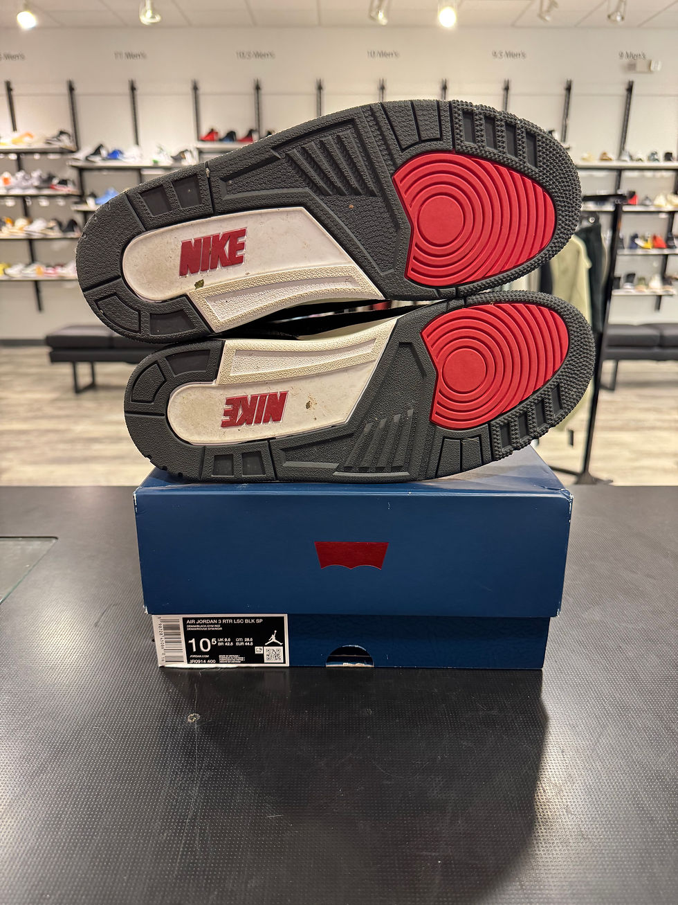 Thumbnail: USED Jordan 3 Levi’s “Black” size 10.5