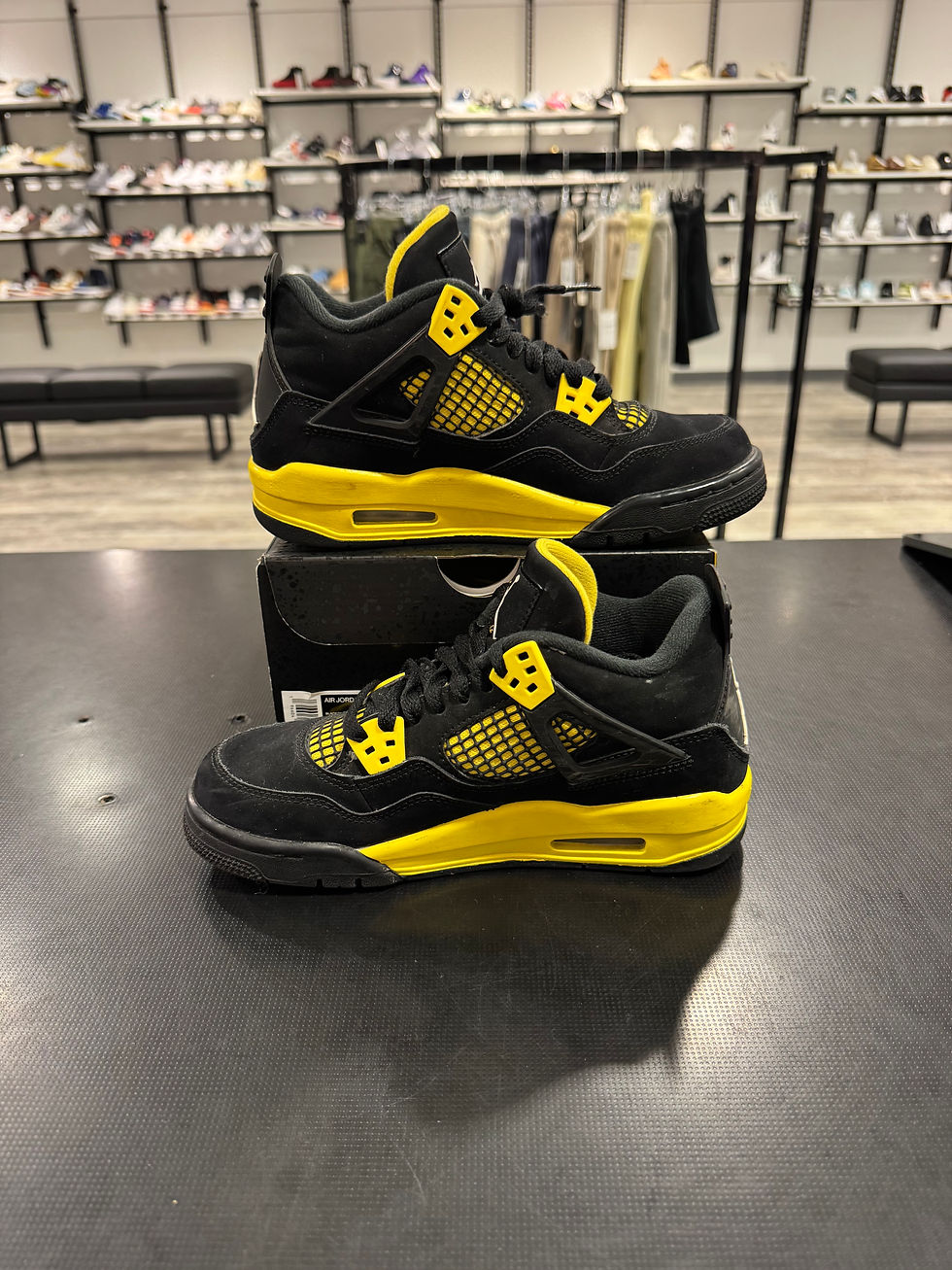 Thumbnail: USED Jordan 4 “Thunder” size 4y
