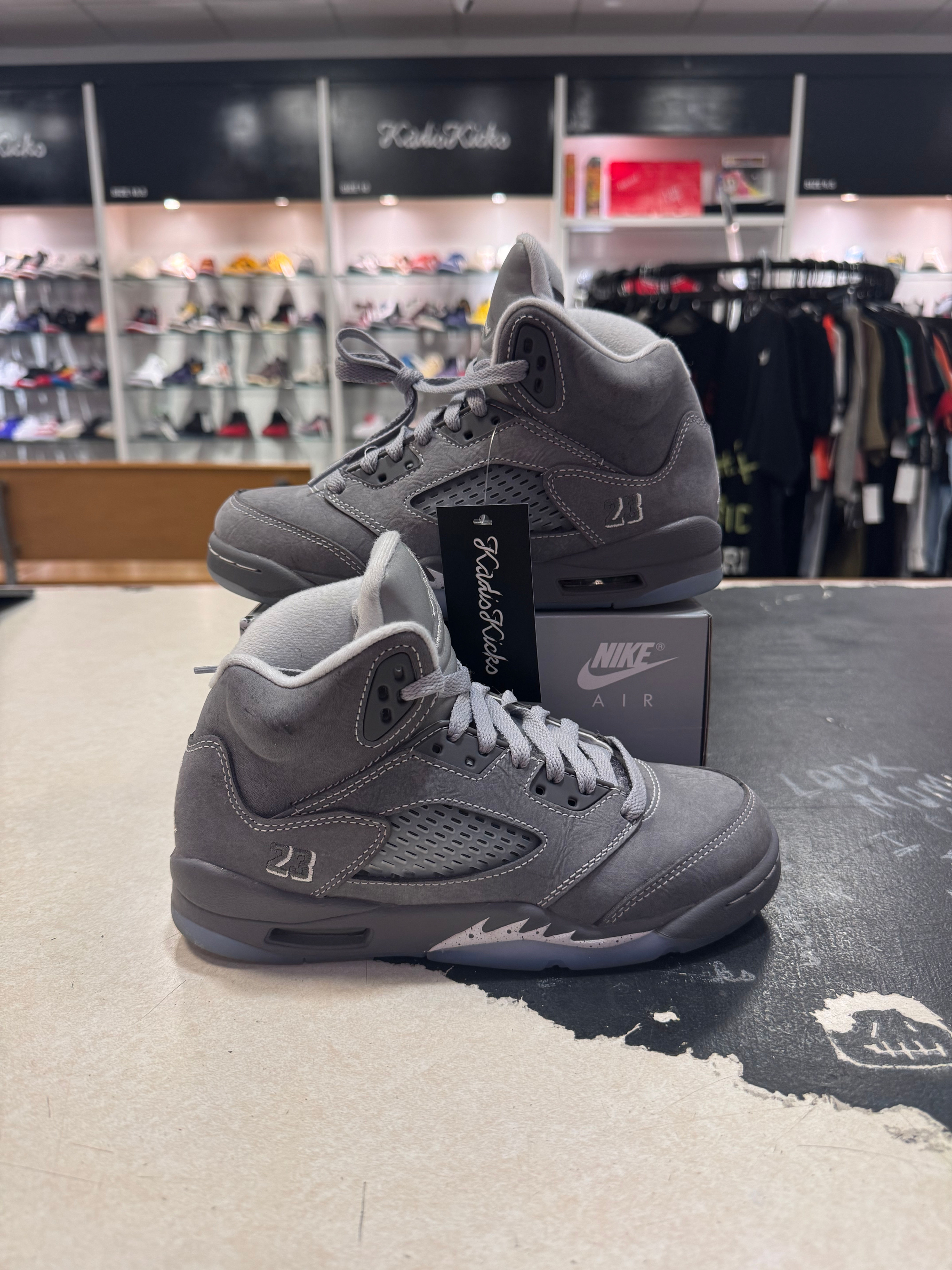 USED Jordan 5 “Wolf Grey” size 4y 
