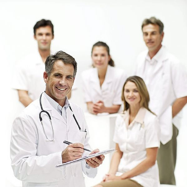 Médicos em todas as especialidades