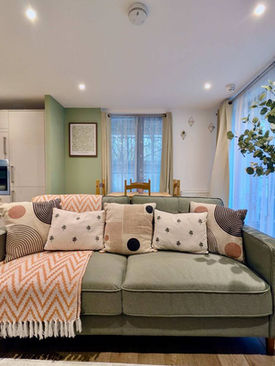 Open plan living room, 2 bed flat north london