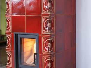 Stĺpové kachľové pece – minimálny priestor, maximálny výkon.