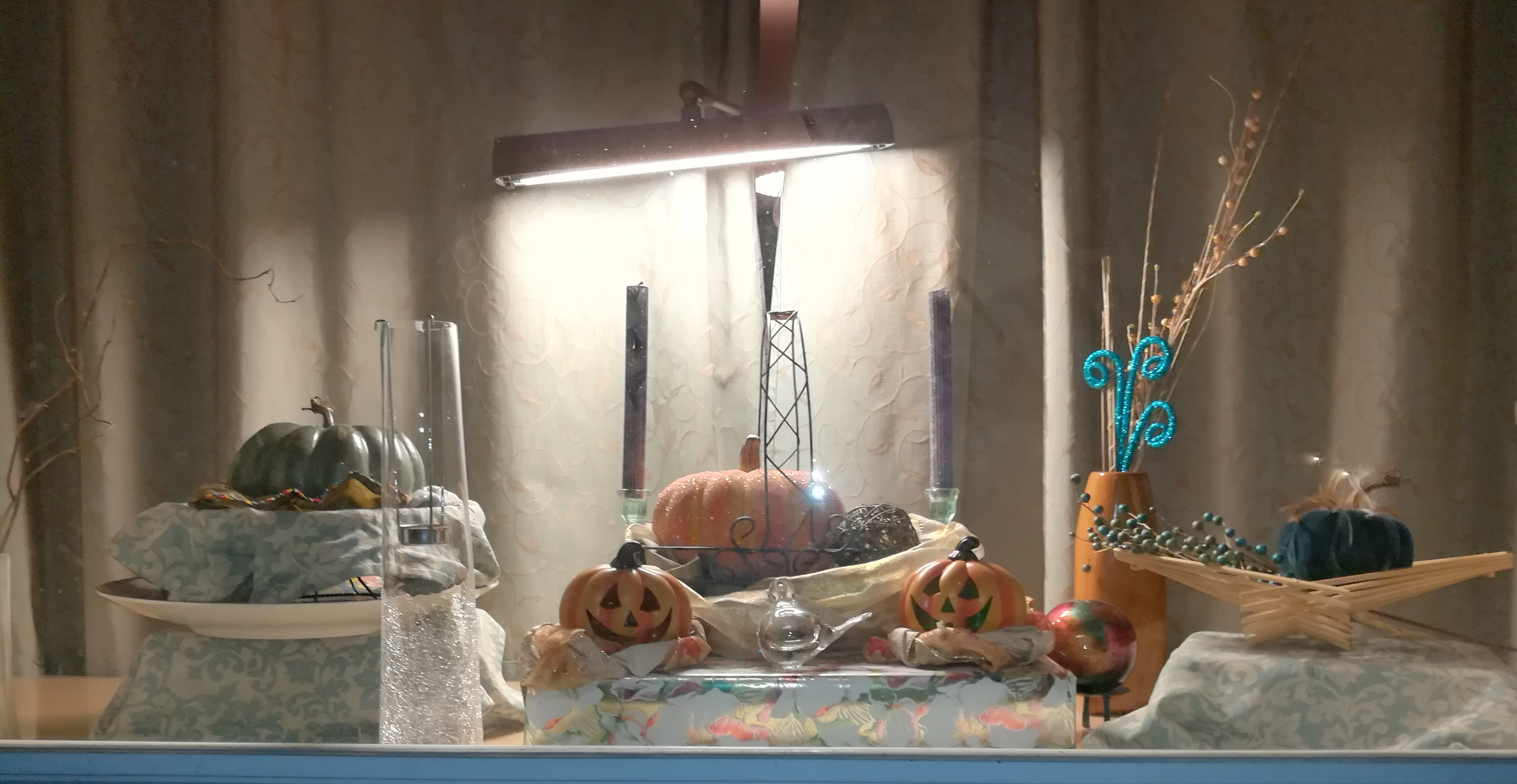Thanksgiving Window Display