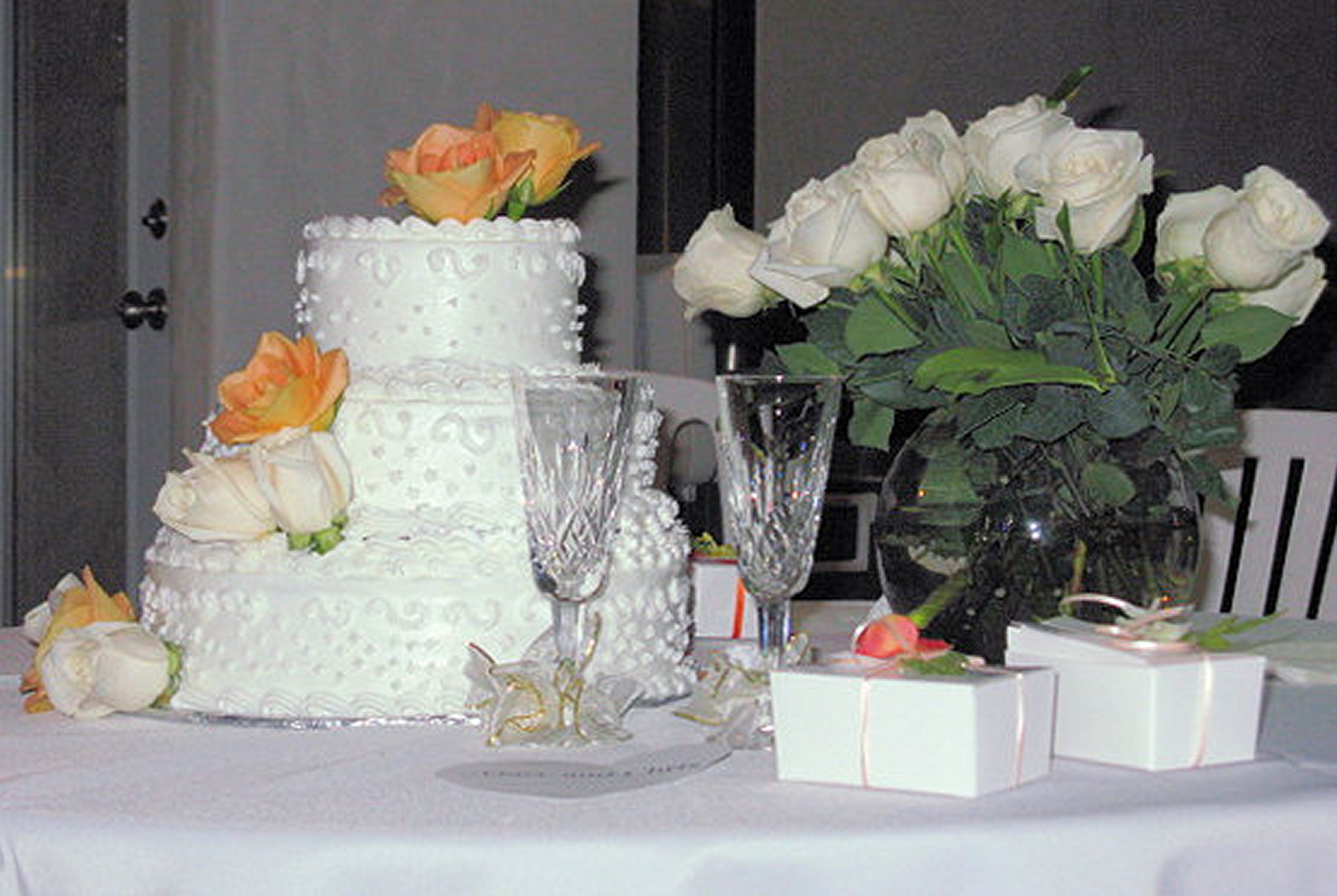 Elegant Wedding Cake Table