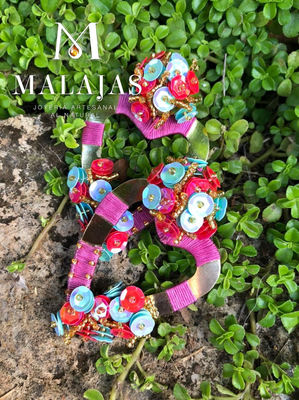 Miniatura: Corazones Bordados y Bronce