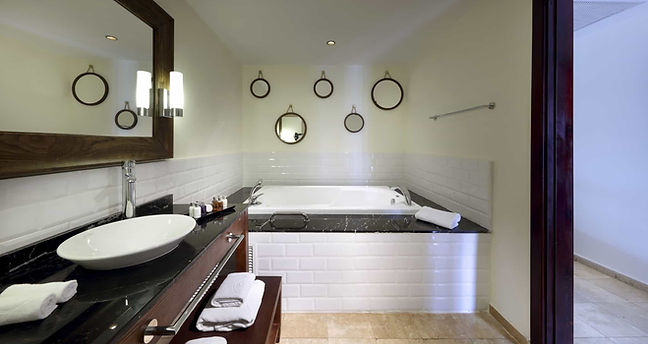 Grand_Palladium_Lady_Hamilton_Junior-Suite5.jpg