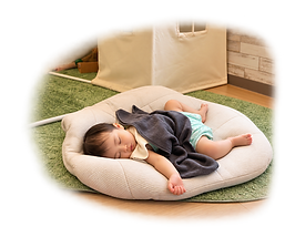 テントで静かに眠る子ども.png