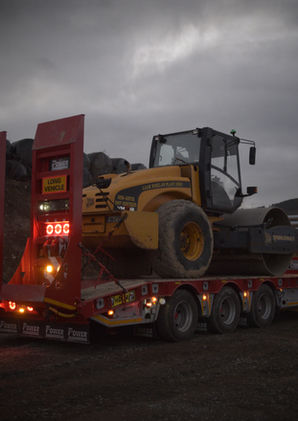 Power Engineering HD-34 LW Low Loader - loaded with a road compacting roller.JPG
